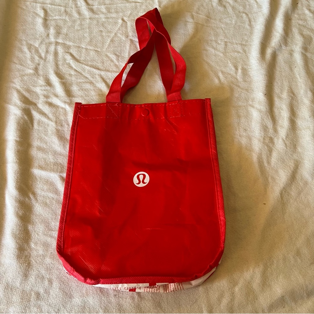 Lululemon red and white bag - Picture 2 of 9